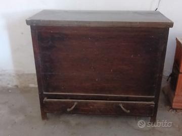 mobile antico in legno