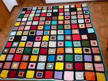 Coperta x letto mt.2 x 2,20 lavorata all'uncinetto