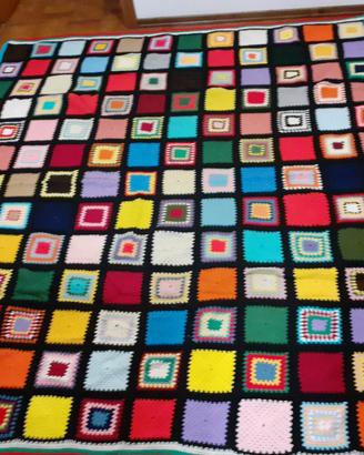 Coperta x letto mt.2 x 2,20 lavorata all'uncinetto
