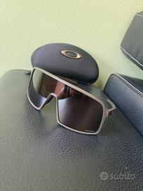 Occhiali Oakley sutro