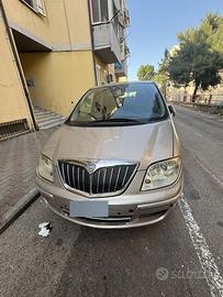 Lancia phedra 2010