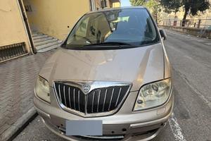 Lancia phedra 2010