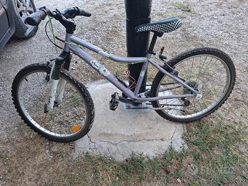 Bicicletta MTB B'Twin 24 pollici ragazza