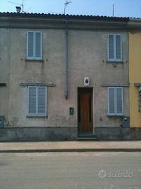 Casa indipendente di 90 m² con 4 locali e box auto