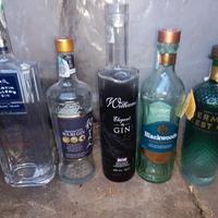 Bottiglie vuote di gin 