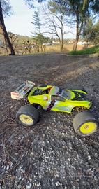 Truggy Hot Bodies 1:8 a scoppio nitro + radio