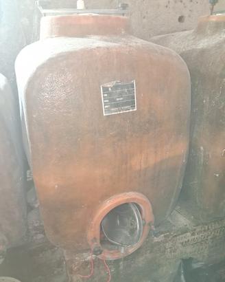 botti per il vino e torchio