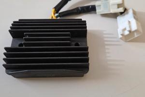 Regolatore tensione piaggio mp3 2014