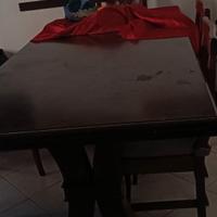 Tavolo in legno scuro 6 posti