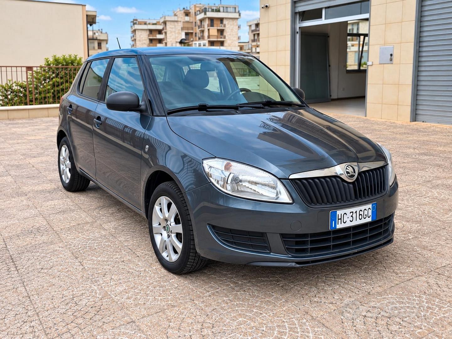 Skoda Fabia 2015 photo 2