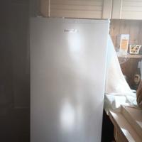 Frigorifero Comfeé con celletta congelatore