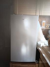 Frigorifero Comfeé con celletta congelatore