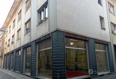 Immobile in asta di 420 m² con 1 locale a Voghera