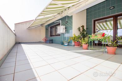 Attico con ampia terrazza, box auto e cantina - Vi