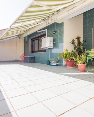 Attico con ampia terrazza, box auto e cantina - Vi