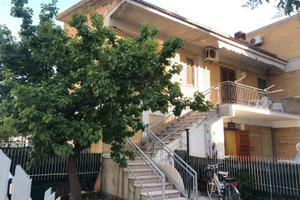 Villetta centrale a 5 minuti dal mare