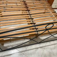 struttura letto matrimoniale in ferro battuto