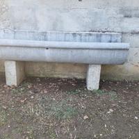 Vecchio abbeveratoio per cavalli