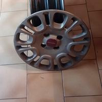 Cerchi Fiat Panda completi di copricerchio.