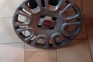Cerchi Fiat Panda completi di copricerchio.