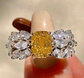 anello in moissanite giallo e bianco 