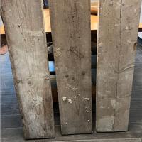 Vecchie tavole in legno grezzo