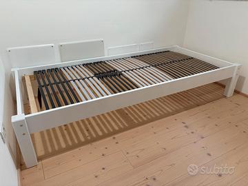 Letto singolo in legno massello bianco + comodino 