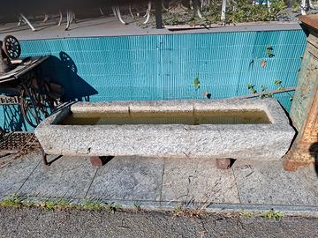 vasca trogolo in pietra