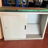 Armadietto in metallo con ante scorrevoli