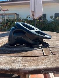 Casco Specialized Ambush L con attacco go pro