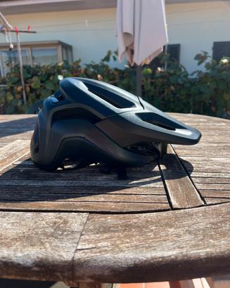 Casco Specialized Ambush L con attacco go pro