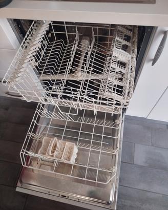 lavastoviglie Smeg integrata 81,8cmx59,8cmx55cm