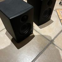 PreSonus Eris e3.5 con cavi per scheda audio