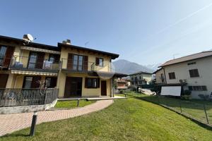 VILLA A SCHIERA A DARFO BOARIO TERME