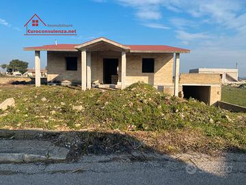 Villa allo stato rustico con giardino privato