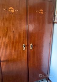 Armadio antico a due ante e cassetto  interno