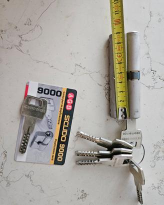 AGB Scudo 9000 con 9 chiavi