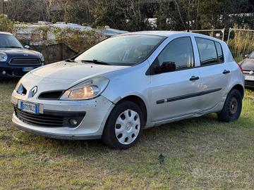 Renault Clio 1.2 Benzina 5 porte Luxe neopatentati