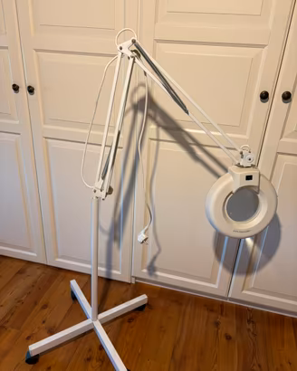 LAMPADA DA ESTETISTA