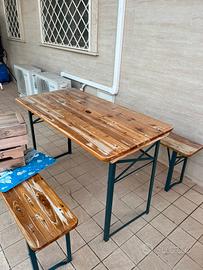 Tavolo in legno da esterno