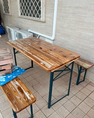 Tavolo in legno da esterno