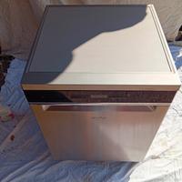  lavastoviglie Whirlpool usata