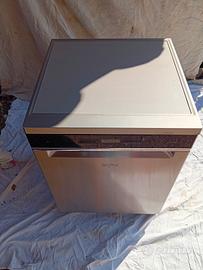  lavastoviglie Whirlpool usata