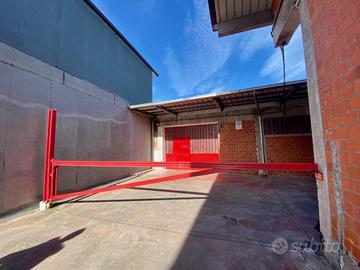 Immobile di 250 m² con 1 locale a Camburzano