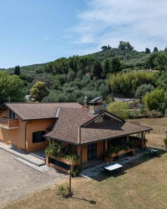 Spaziosa villa di design in posizione tranquilla