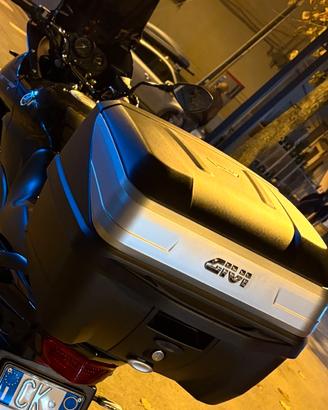 Bauletto GIVI monolock con piastra