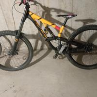 bici da Downhill Scott voltage fr 720