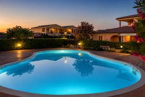 Appartamento con terrazza e piscina vicino Olbia