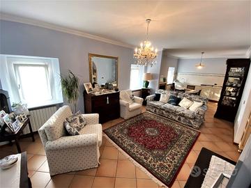 Casa Colonica con Terreno - Fermo