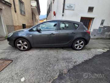 Opel Astra 2011